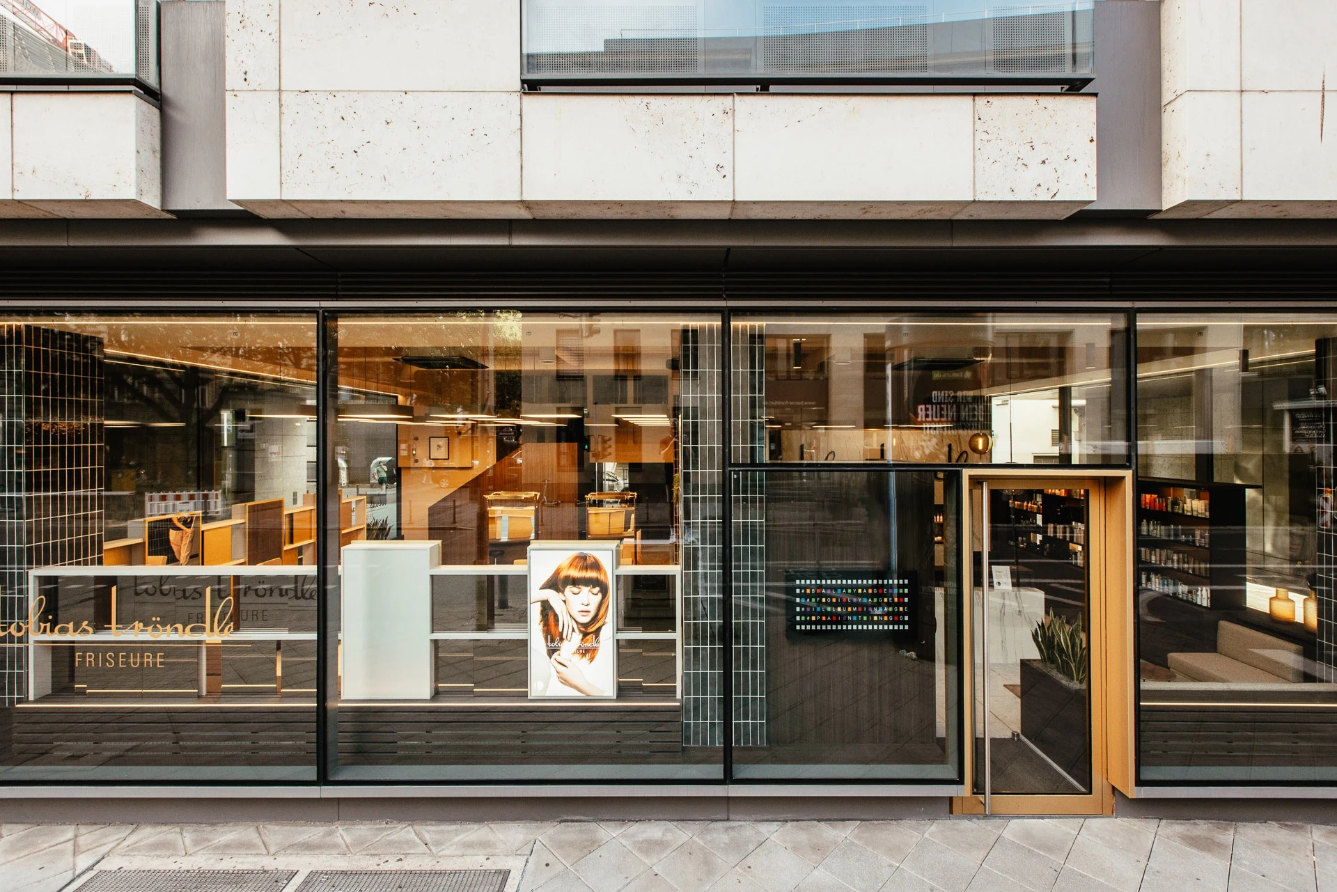 Salon Tobias Tröndle – Projekt von Studio Fyrnys